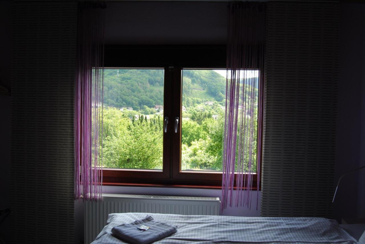 Hinter Den Spiegeln Hotel Heimbach Eksteriør billede