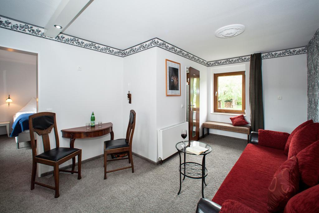 Hinter Den Spiegeln Hotel Heimbach Eksteriør billede